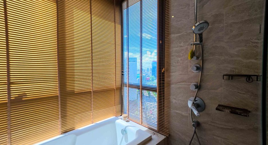 For sale 2 bedrooms condo in Huai Khwang, Bangkok