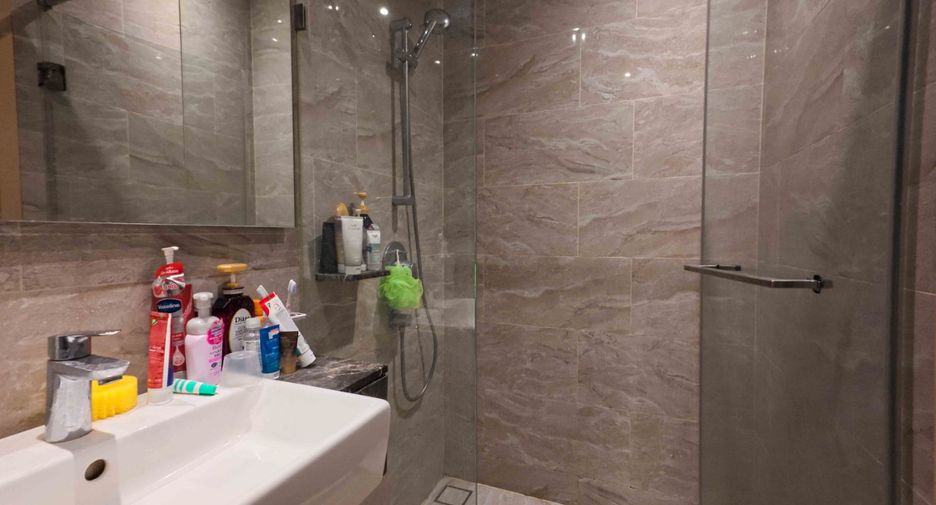 For sale 2 bedrooms condo in Huai Khwang, Bangkok