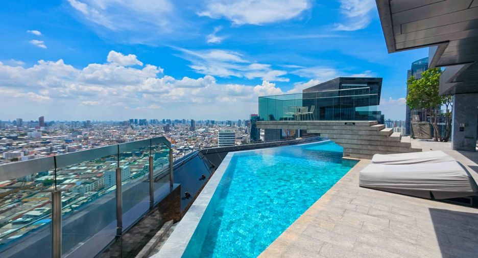 For sale 2 bedrooms condo in Huai Khwang, Bangkok