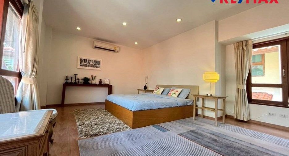 À vendre 4 chambres maison à Pratumnak, Pattaya