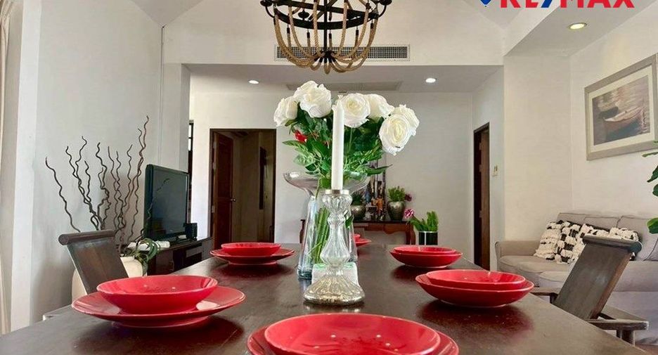 À vendre 4 chambres maison à Pratumnak, Pattaya