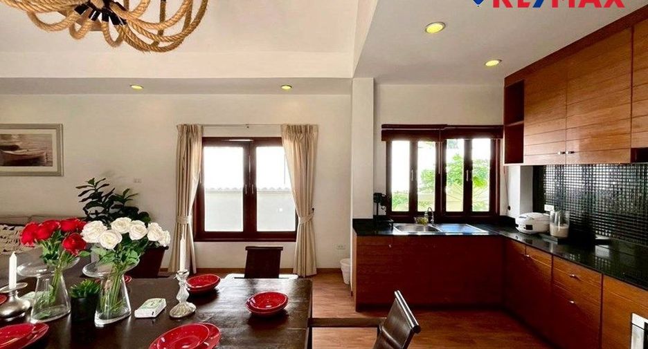 À vendre 4 chambres maison à Pratumnak, Pattaya