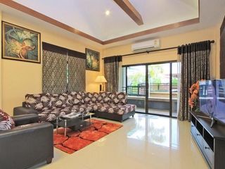 À louer 3 chambres villa à Bang Lamung, Chonburi