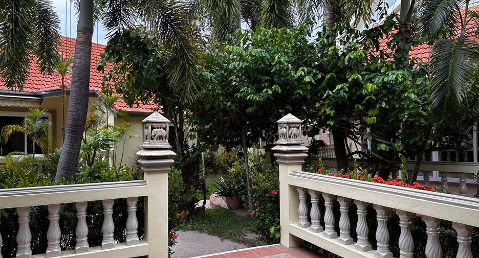À louer 3 chambres maison à Pratumnak, Pattaya