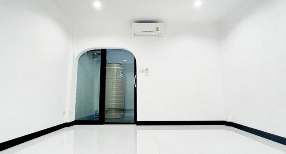For rent 5 ベッドルーム retail Space in Phra Khanong, Bangkok