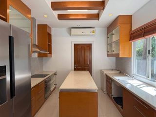 For rent 4 bedrooms house in Watthana, Bangkok
