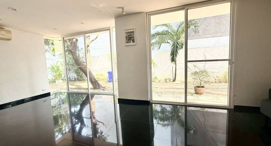 For rent 3 ベッドルーム house in Watthana, Bangkok