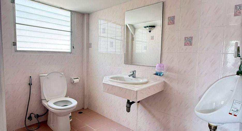 For rent 3 ベッドルーム house in Watthana, Bangkok