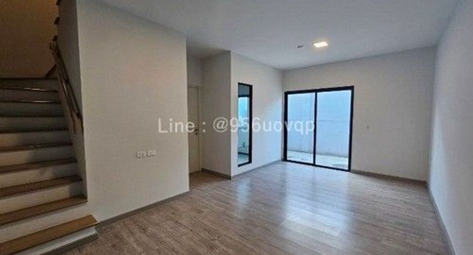 Casa adosada en venta de 3 habitaciones en Bang Phli, Samut Prakan