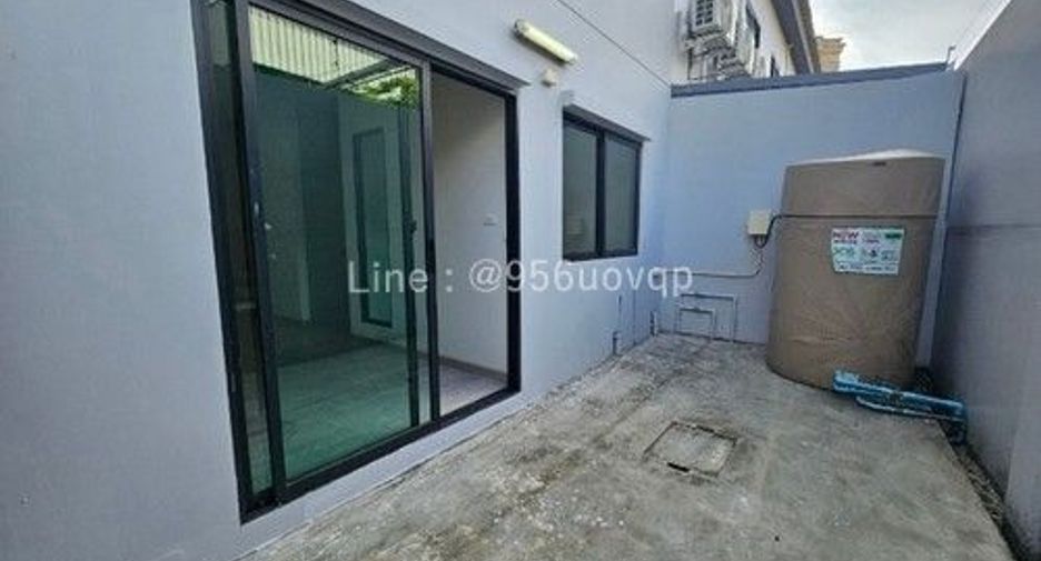 Casa adosada en venta de 3 habitaciones en Bang Phli, Samut Prakan