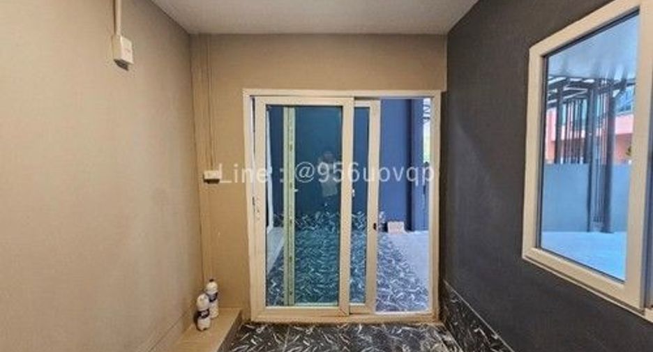 Casa adosada en venta de 3 habitaciones en Bang Phli, Samut Prakan