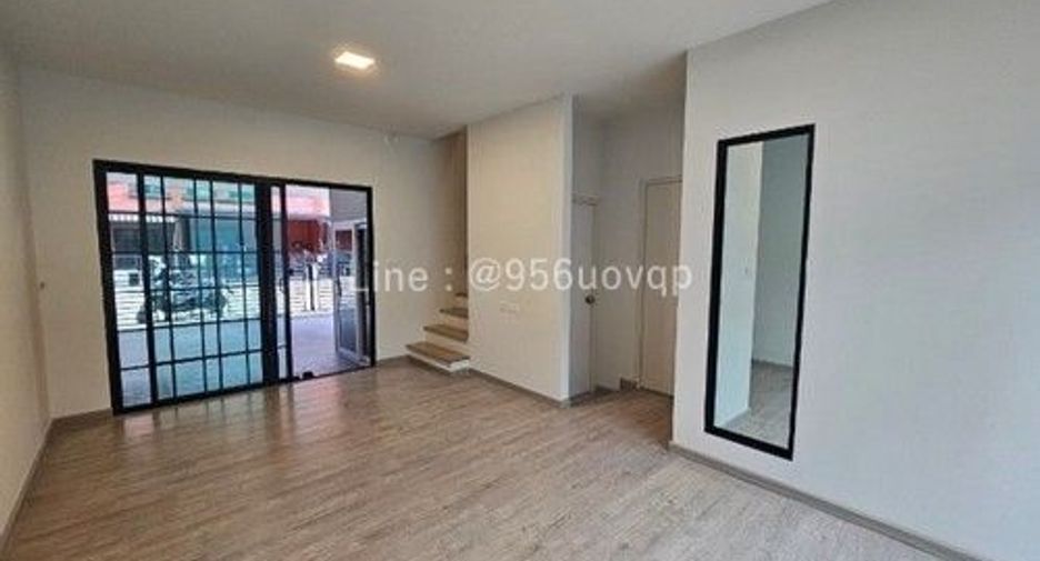 Casa adosada en venta de 3 habitaciones en Bang Phli, Samut Prakan