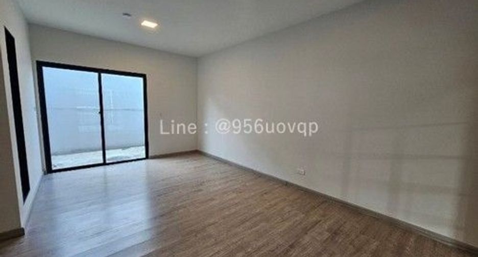 Casa adosada en venta de 3 habitaciones en Bang Phli, Samut Prakan