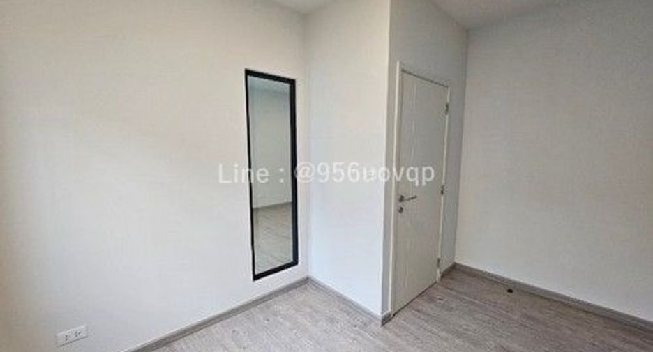 Casa adosada en venta de 3 habitaciones en Bang Phli, Samut Prakan