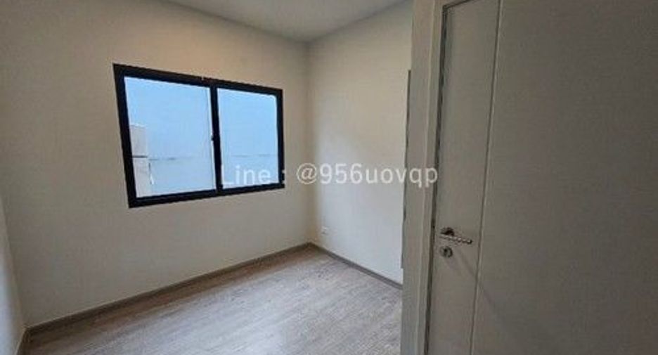 Casa adosada en venta de 3 habitaciones en Bang Phli, Samut Prakan