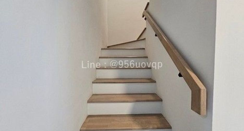 Casa adosada en venta de 3 habitaciones en Bang Phli, Samut Prakan