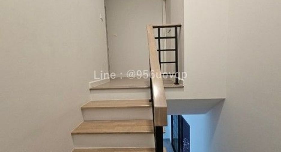 Casa adosada en venta de 3 habitaciones en Bang Phli, Samut Prakan