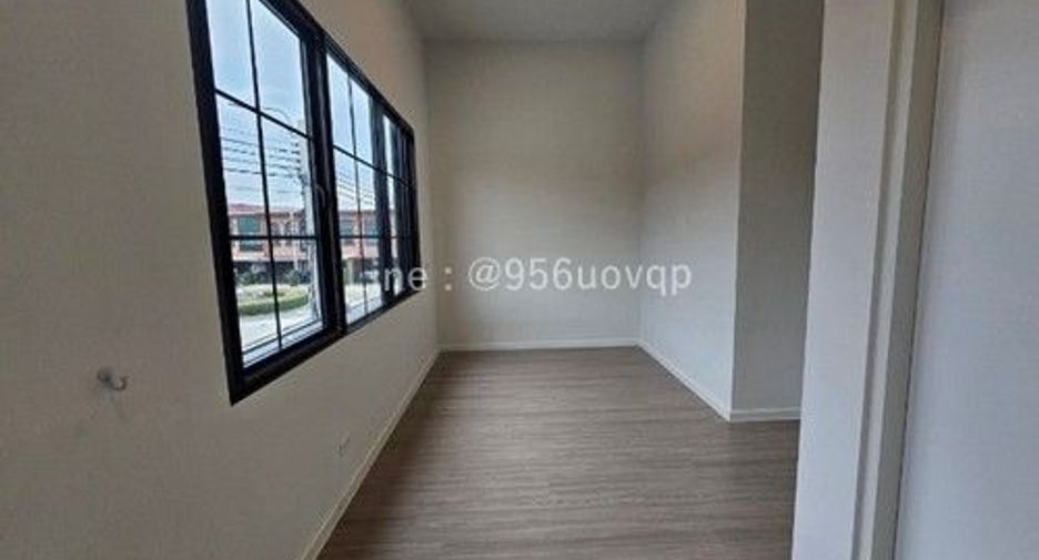 Casa adosada en venta de 3 habitaciones en Bang Phli, Samut Prakan