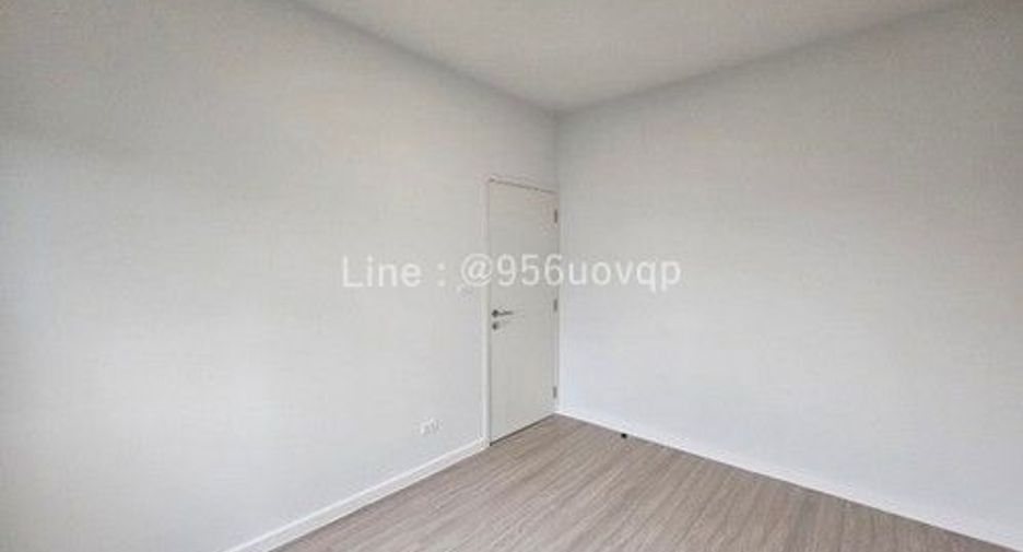 Casa adosada en venta de 3 habitaciones en Bang Phli, Samut Prakan