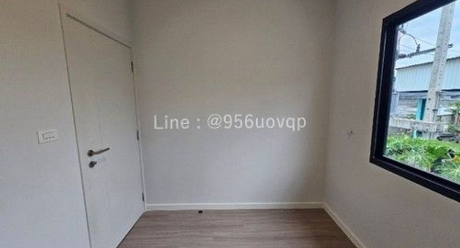 Casa adosada en venta de 3 habitaciones en Bang Phli, Samut Prakan