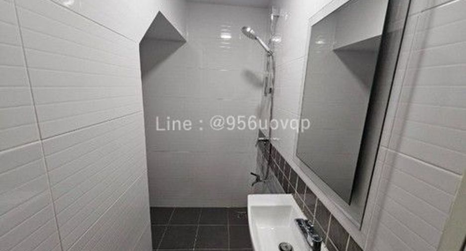 Casa adosada en venta de 3 habitaciones en Bang Phli, Samut Prakan