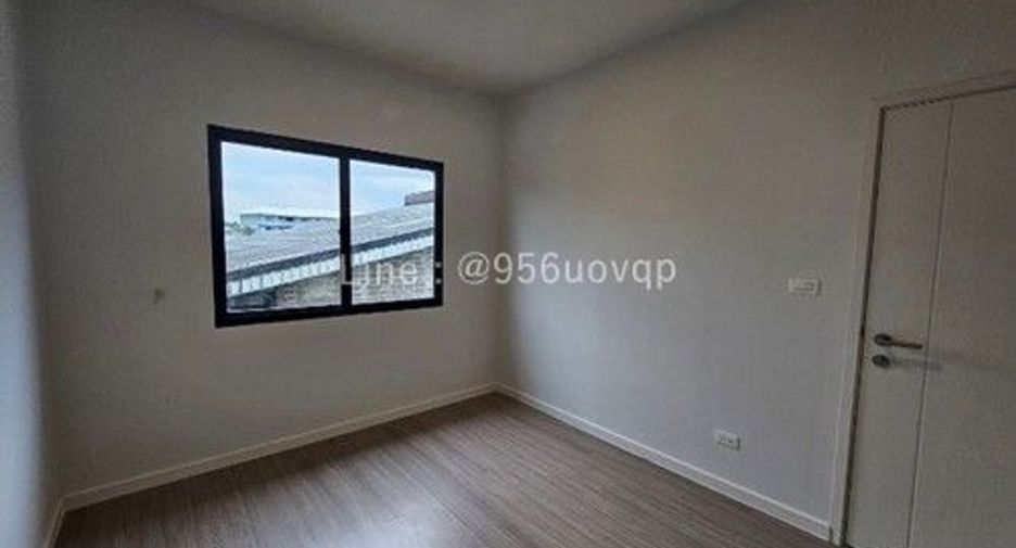 Casa adosada en venta de 3 habitaciones en Bang Phli, Samut Prakan