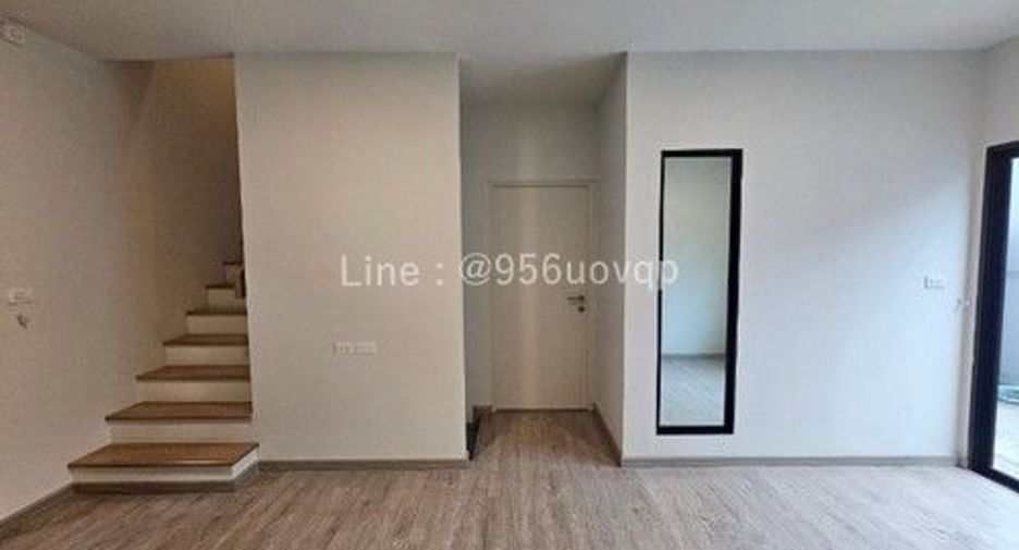 Casa adosada en venta de 3 habitaciones en Bang Phli, Samut Prakan