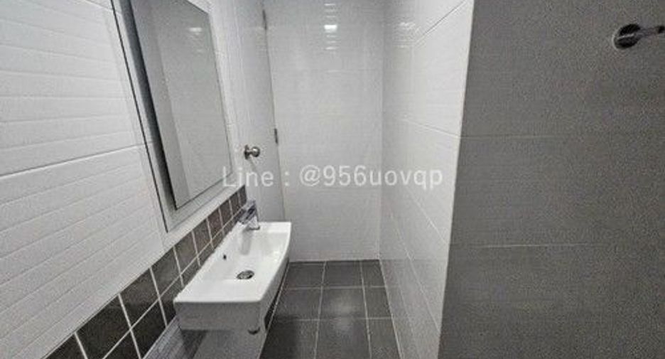 Casa adosada en venta de 3 habitaciones en Bang Phli, Samut Prakan