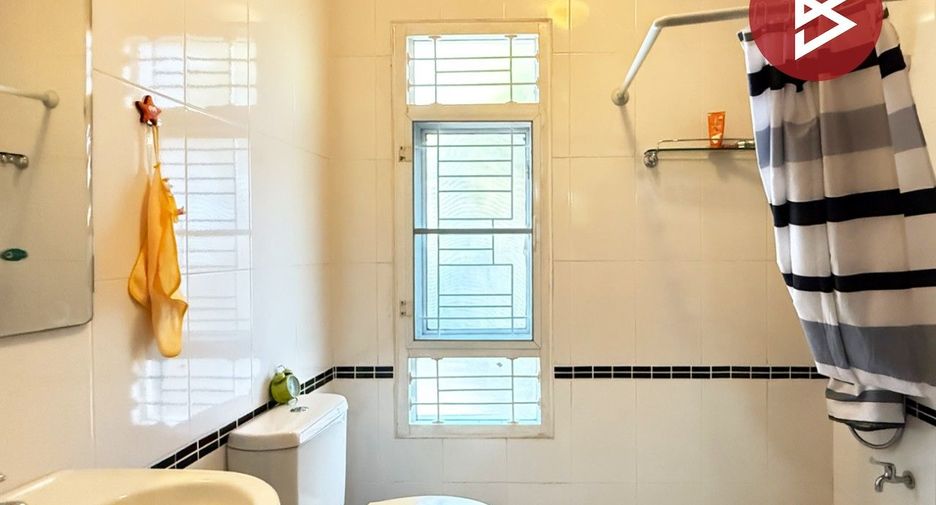 Haus zum Kauf mit 4 Zimmer in Saraphi, Chiang Mai