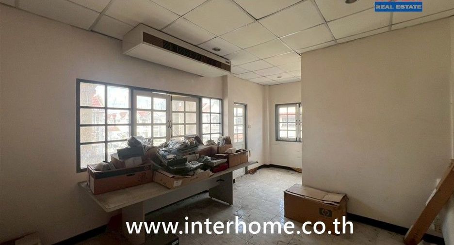 Продажа 6 спальни таунхаус в Mueang Nonthaburi, Нонтабури