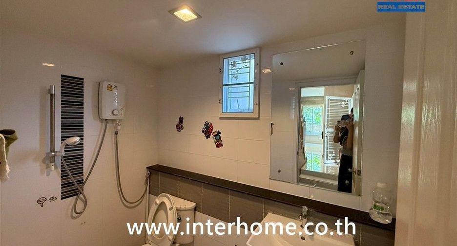 Продажа 4 спальни дом в Pak Kret, Нонтабури