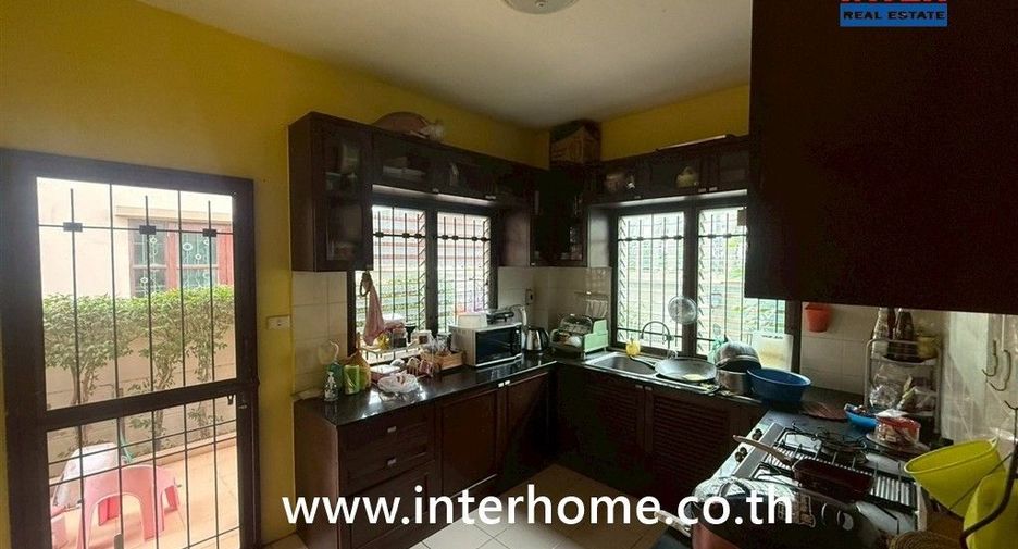 For sale 4 bedrooms house in Sam Phran, Nakhon Pathom