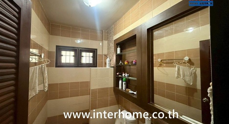For sale 4 bedrooms house in Sam Phran, Nakhon Pathom