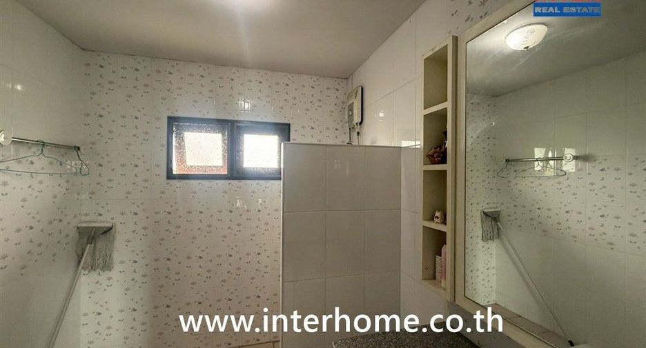For sale 4 bedrooms house in Sam Phran, Nakhon Pathom