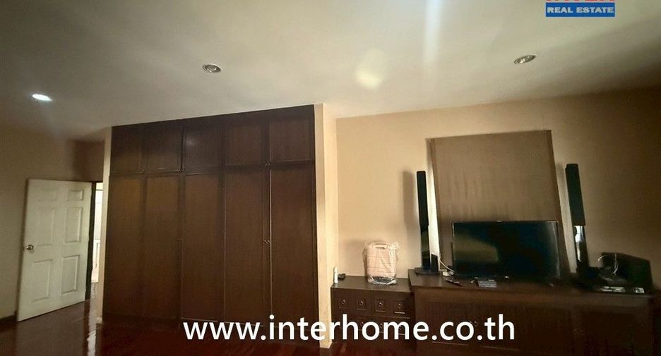 For sale 4 bedrooms house in Sam Phran, Nakhon Pathom