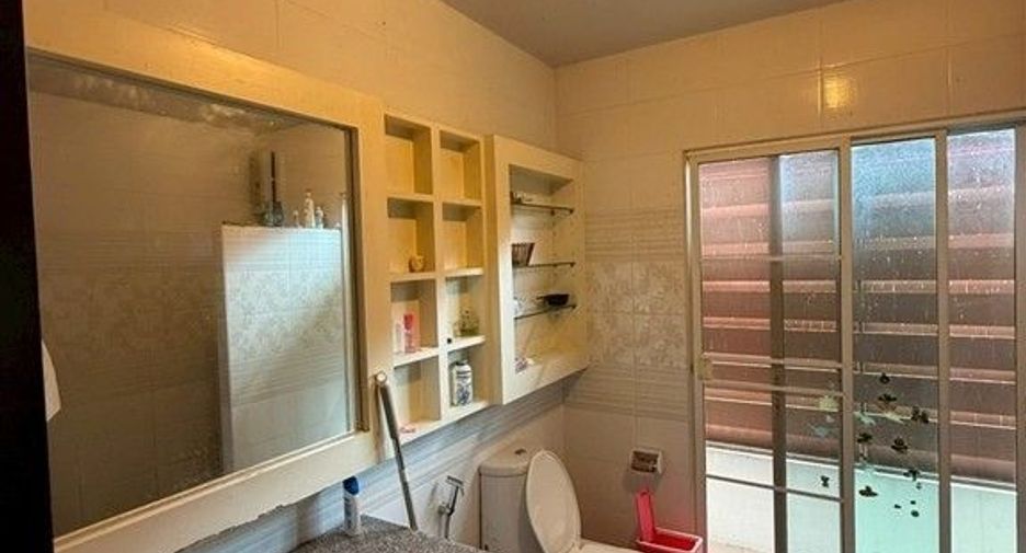 For sale 4 bedrooms house in Sam Phran, Nakhon Pathom