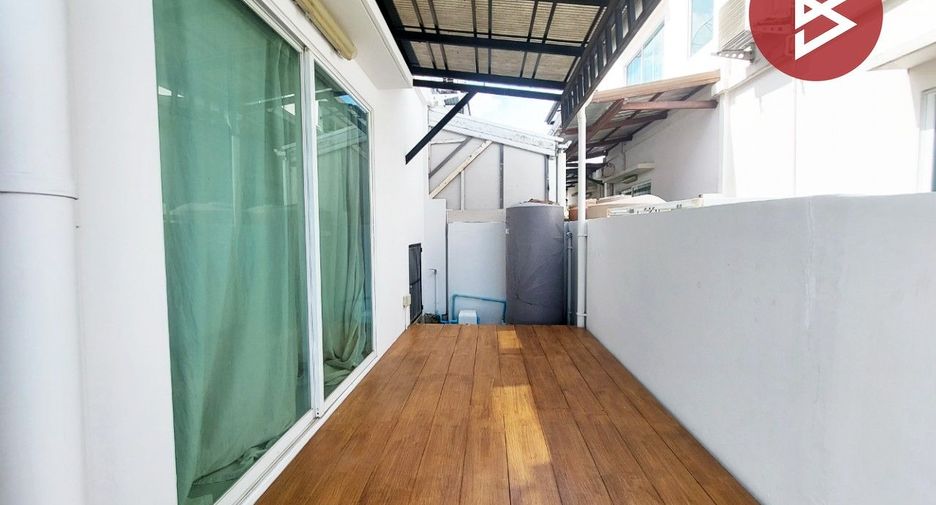 À vendre 2 chambres maison de ville à Phra Samut Chedi, Samut Prakan