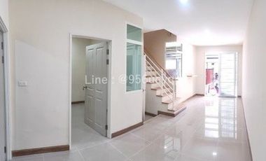 Reihenhaus zum Kauf mit 3 Zimmer in Mueang Samut Prakan, Samut Prakan
