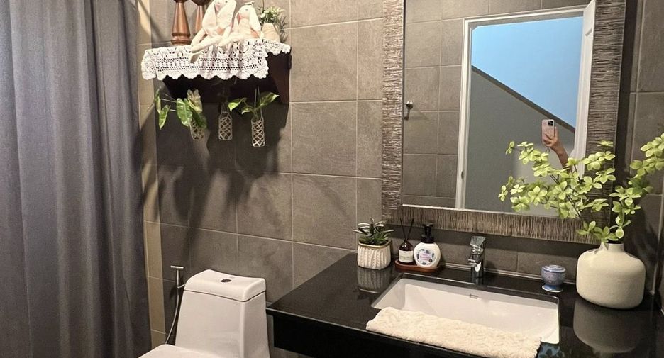 Haus zum Kauf mit 4 Zimmer in Mueang Chiang Mai, Chiang Mai