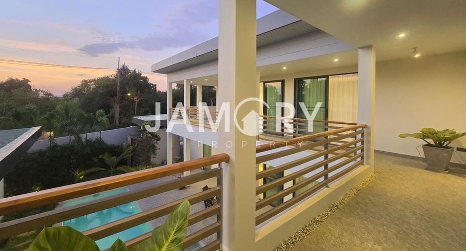 For rent 4 bedrooms house in East Pattaya, Pattaya