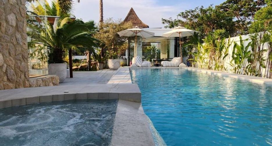 For sale 4 bedrooms house in Hua Hin, Prachuap Khiri Khan