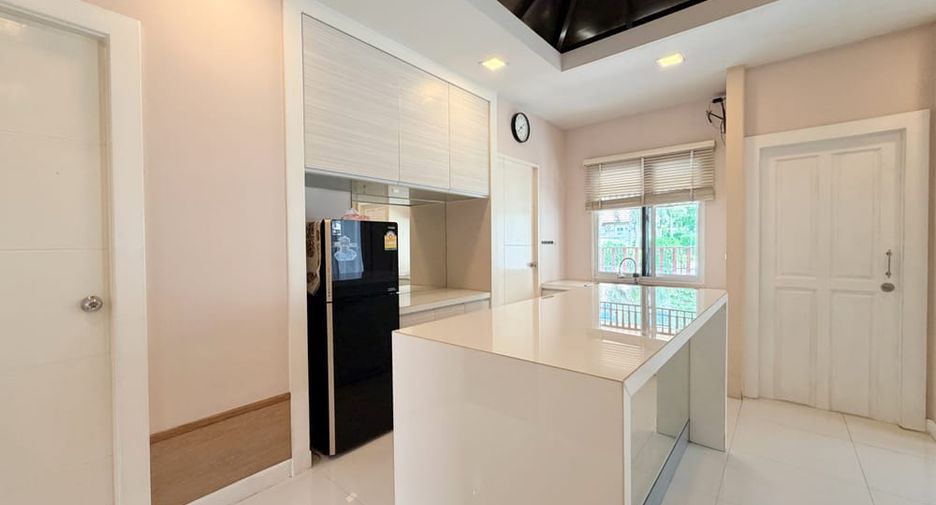 For rent 3 bedrooms house in East Pattaya, Pattaya