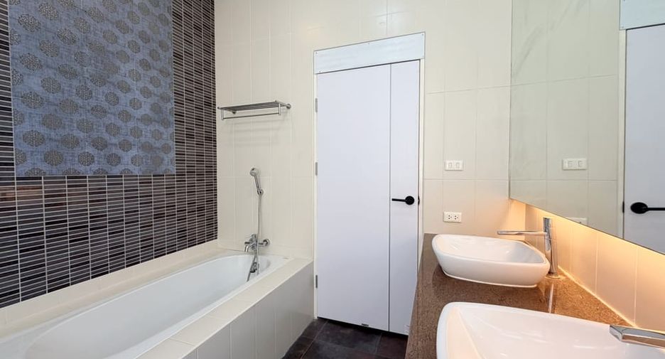 For rent 3 bedrooms house in East Pattaya, Pattaya