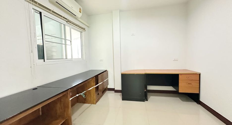 For rent 3 bedrooms house in East Pattaya, Pattaya