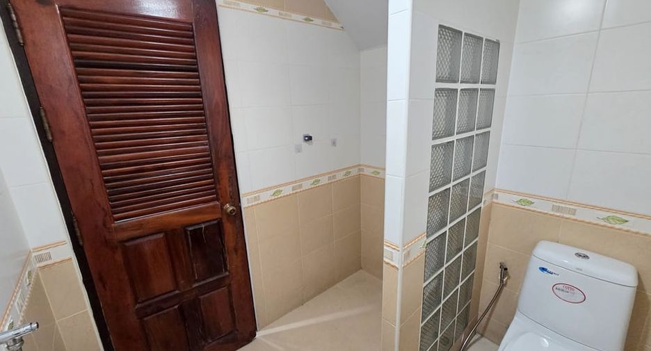 Gewerbefläche zur Miete mit 3 Zimmer in Central Pattaya, Pattaya
