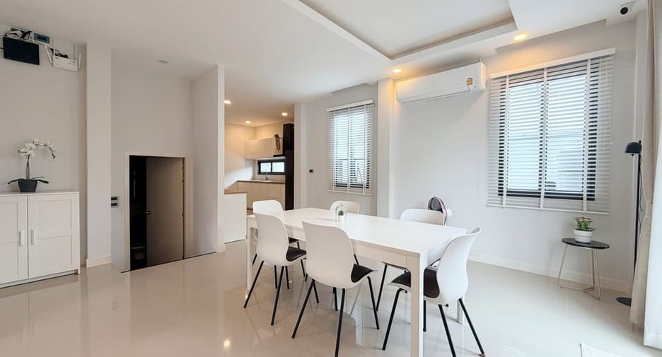 For rent 3 bedrooms villa in East Pattaya, Pattaya