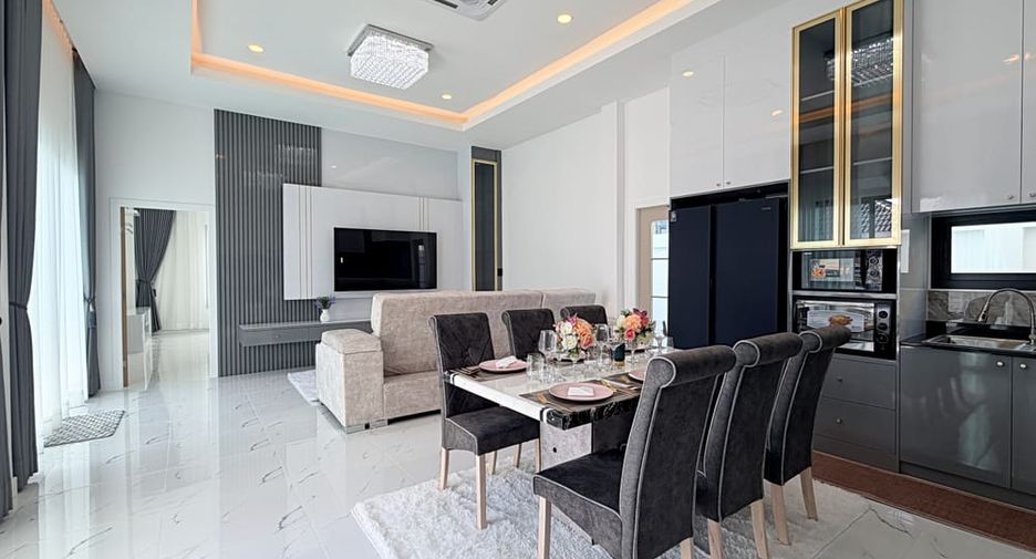 For sale 4 bedrooms villa in East Pattaya, Pattaya
