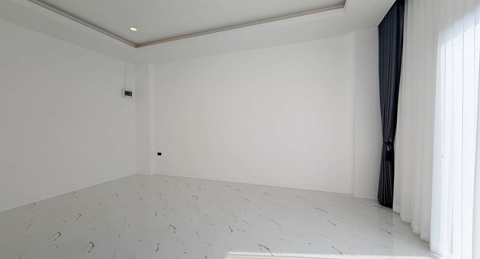 For sale 4 bedrooms villa in East Pattaya, Pattaya