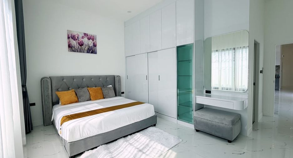 For sale 4 bedrooms villa in East Pattaya, Pattaya