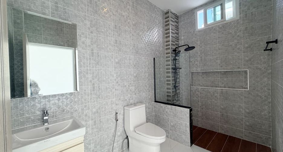 For sale 4 bedrooms villa in East Pattaya, Pattaya